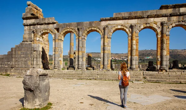 Turystyka Wycieczkowa Rzymskich Ruinach Prowincji Volubilis Meknes Maroku — Zdjęcie stockowe