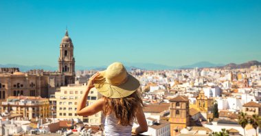 Malaga şehrinin panoramik manzarası - İspanya, Endülüs turizmi