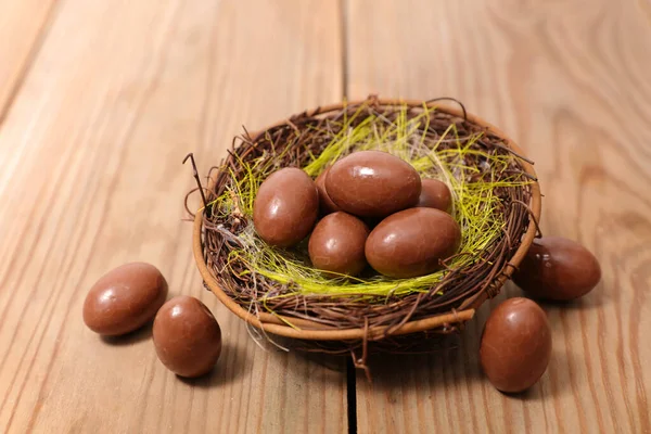 Uovo Pasqua Cioccolato Nel Nido — Foto Stock