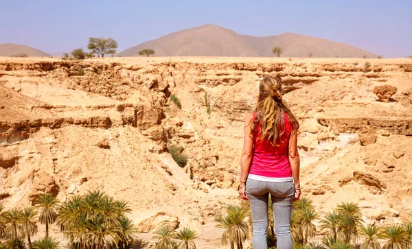 stock image Traveler woman in desert landscape- Africa,  Morocco