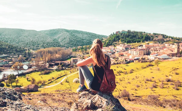 Туризм Іспанії Кастилії Леон Жінка Дивлячись Панорамний Вид Пейзаж Сорії — стокове фото