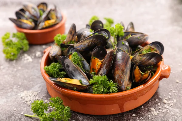 Boiled Mussel Fresh Parsley — Stock Photo, Image