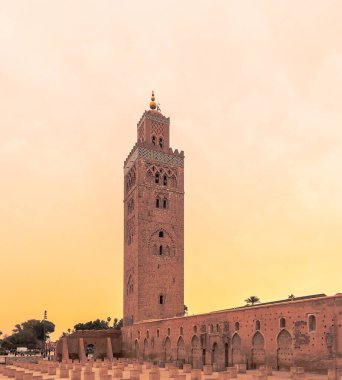 Gün batımında Koutoubia Camii minaresi Marakeş, Fas