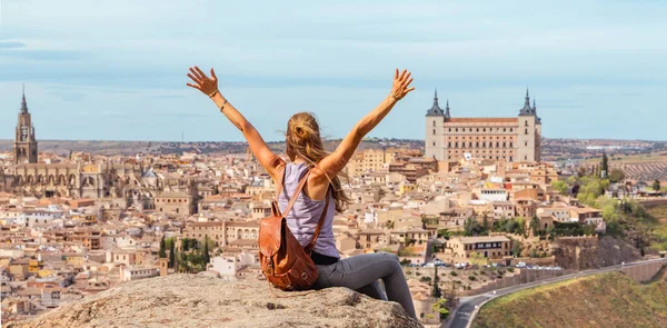 Kvinna Turist Toledo Stad Landskap Panoramautsikt Spanien — Stockfoto
