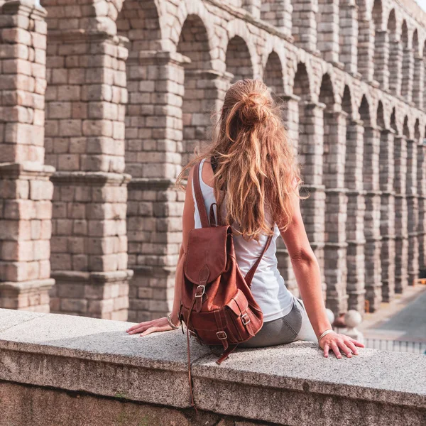 Viajante Mulher Segovia Ponto Vista Aqueduto Espanha Castela Leão — Fotografia de Stock