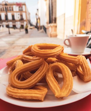 İspanya 'da Churros ve sıcak çikolata
