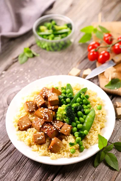 Tofu Frit Légumes Verts Avec Sauce Soja — Photo