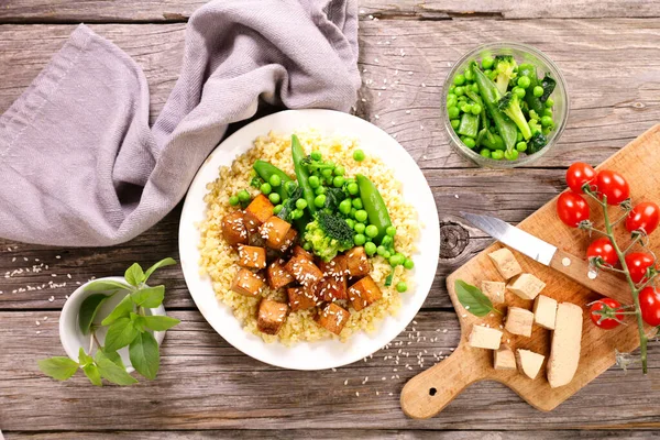 Tofu Frit Légumes Verts Avec Sauce Soja — Photo