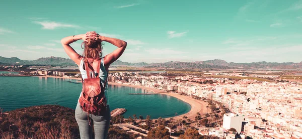 Kvinna Turist Tittar Panoramautsikt Över Aguilas Murcia Provinsen Spanien — Stockfoto
