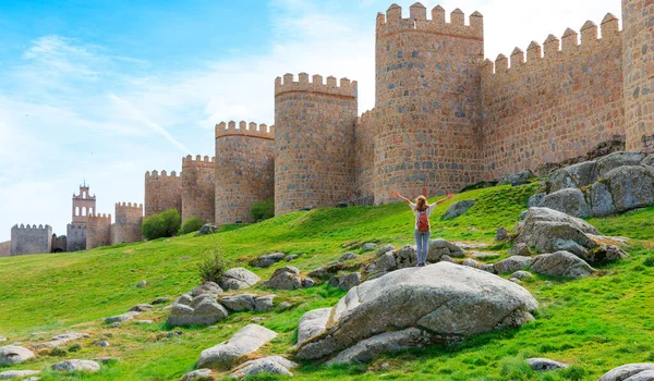 Woman Tourist Enjoying View Avila Surrounding Wall Spain Castile Leon — Stock Photo, Image