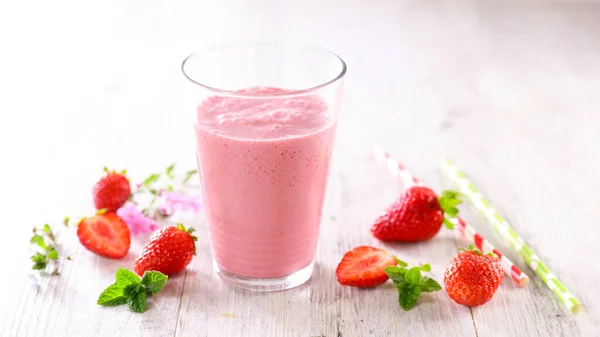 Gesunde Appetitliche Erdbeer Smoothie Dessert — Stockfoto