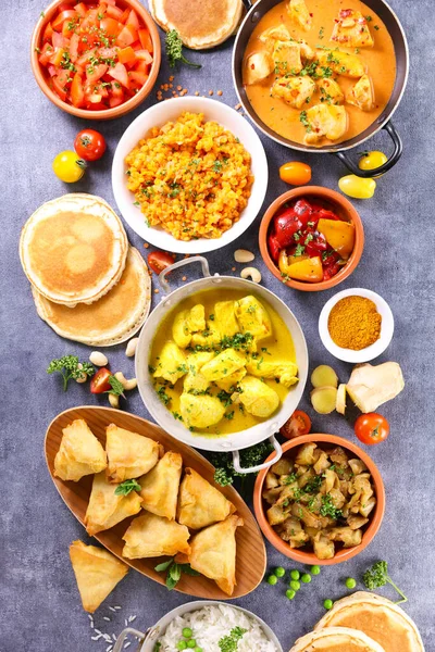 Разнообразный Индийский Выбор Продуктов Питания Вид Сверху — стоковое фото