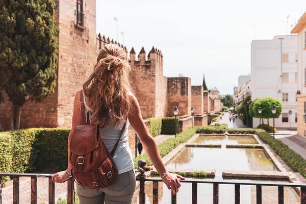 Mulher Turista Visitando Paisagem Cidade Córdoba Espanha — Fotografia de Stock