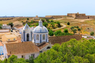 Castro Marim 'in panoramik manzarası, Portekiz' deki şehir manzarası...