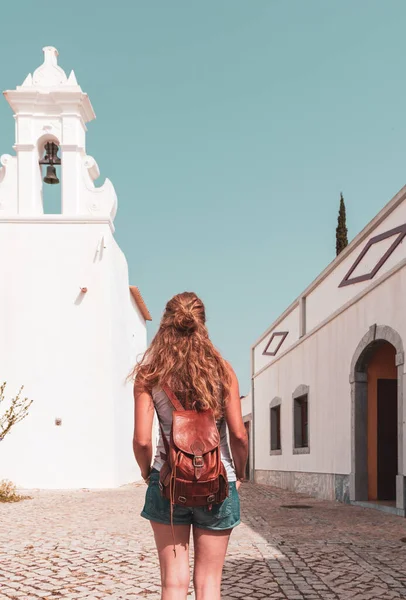 Kvinnan Går Portugisisk Gata Tavira Algarve — Stockfoto