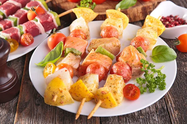 Raw Fish Skewer Raw Beef Skewer Barbecue Preparation Meal — Stock Photo, Image