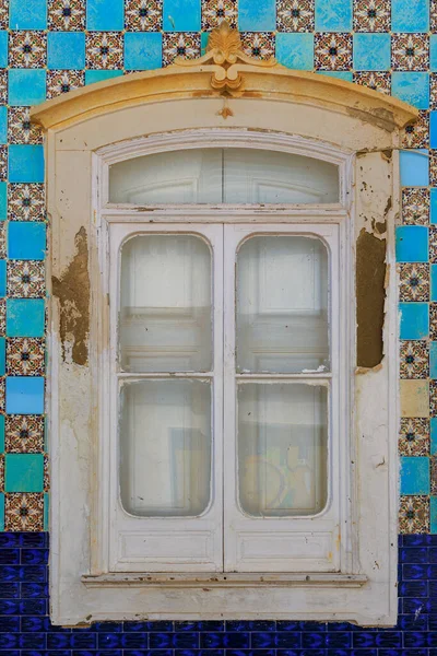 葡萄牙境内古老的葡萄牙窗口旅行 — 图库照片