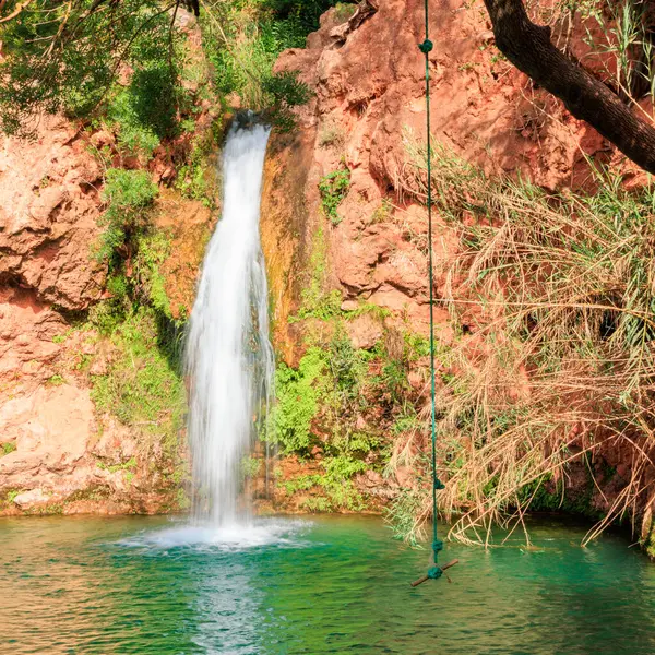 熱帯の風景の中に美しい滝のカスケード ポルトガル — ストック写真