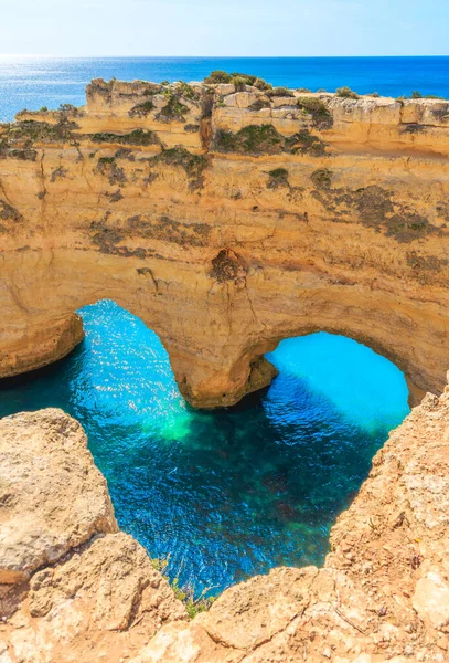 아름다운 알가르베 관광의해 유럽에서의 마리냐에 동굴이나 — 스톡 사진