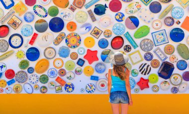 Portekiz 'in geleneksel seramik çömleği. Turizm, seyahat, tatil konsepti.