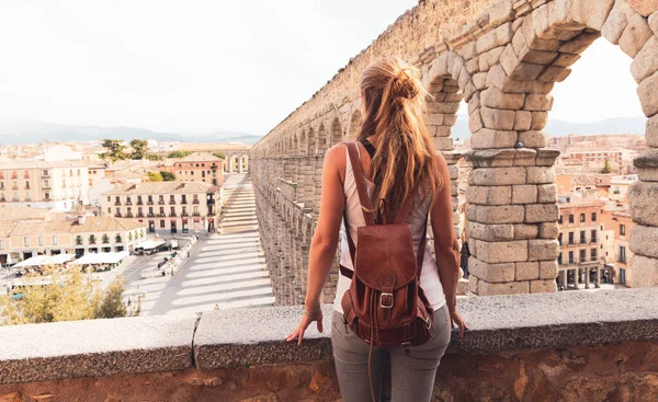 Tourismus Segovia Rückansicht Einer Touristin Mit Blick Auf Das Römische — Stockfoto