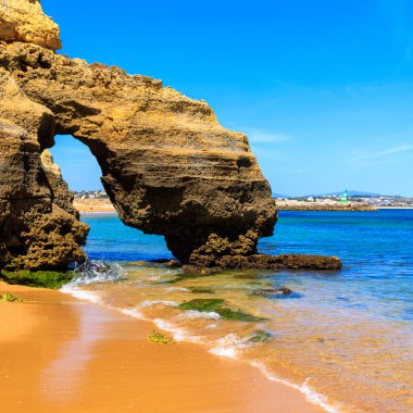 Algarve- yaz tatili, Avrupa seyahati Atlantik Okyanusu 'ndaki güzel doğal kemer - Portekiz- Lagos