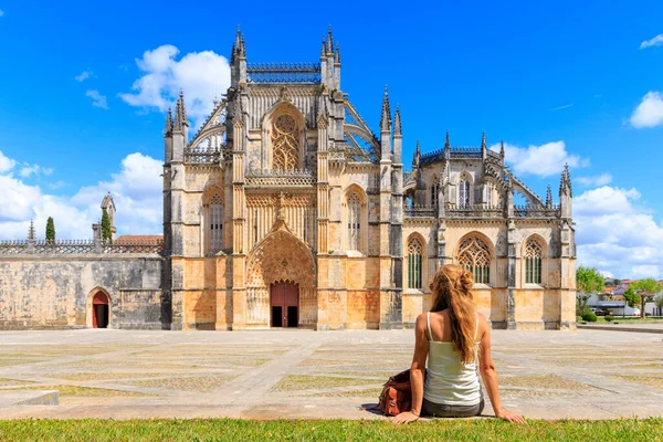 Woman Tourist Traveling Portugal Batalha Monastery Gothic Style — Stock Photo, Image