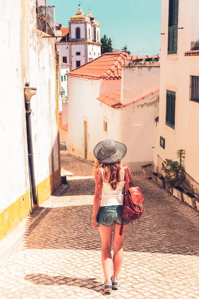 Mulher Turista Caminhando Rua Portuguesa Turismo Europa Portugal — Fotografia de Stock