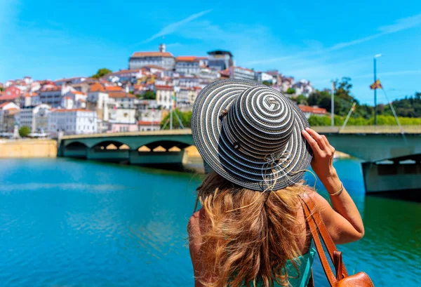 Viaggiatore Donna Visita Coimbra Città Portogallo — Foto Stock