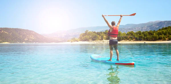 Happy Man Stand Paddle Boarding Lake França Gorges Verdon — Fotografia de Stock