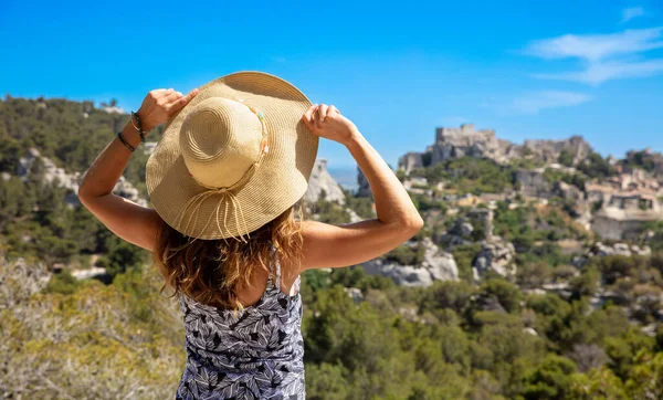 Kvinnlig Turist Frankrike Les Baux Provence — Stockfoto