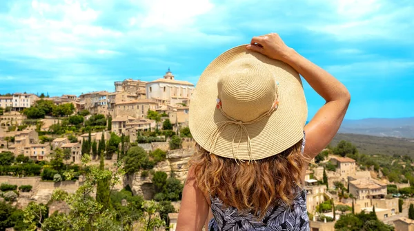 Kvinnlig Turist Frankrike Berömd Turistiska Byn Gordes Provence — Stockfoto