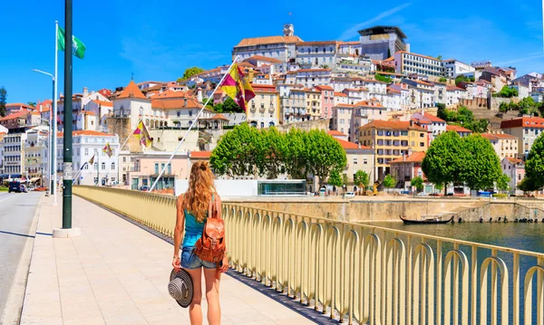 Touristin Der Stadt Coimbra Portugal — Stockfoto