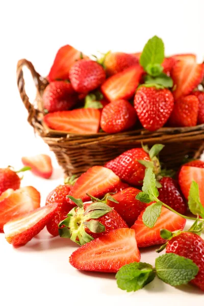 Wicker Basket Fresh Strawberries Fruits — Stock Photo, Image
