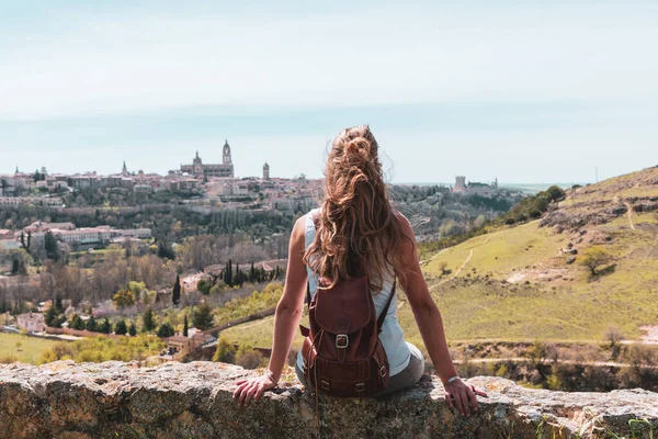 Туристический Туризм Испании Женщина Панорамным Видом Город Сговия — стоковое фото