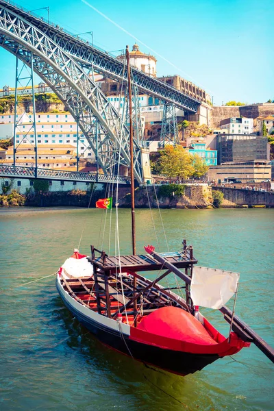 Barca Nel Fiume Douro Ponte Ferro Porto Portogallo — Foto Stock