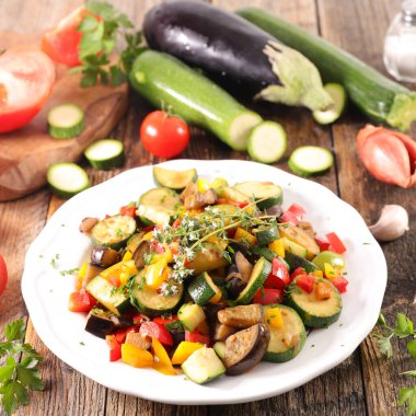 Patlıcan, soğan, baharatlı domates soslu kabak... Fransız ratatouille.