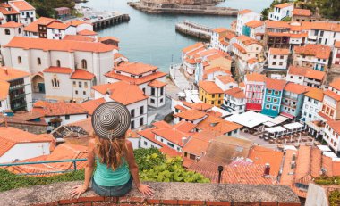 Cudillero, Asturias, İspanya 'da balıkçı köyü.