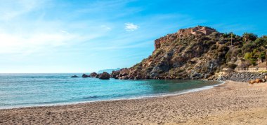 Alicante-İspanya yakınlarındaki güzel Endülüs plajı