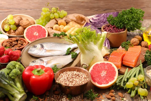 Auswahl Gesunder Nahrungsmittel Obst Gemüse Fisch — Stockfoto