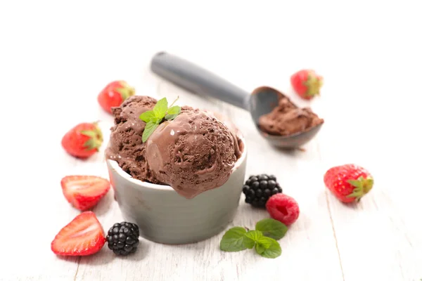 Chocolate Ice Cream Scoop Bowl Fresh Berries Fruits — Stock Photo, Image