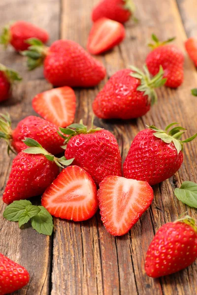 Frische Erdbeere Auf Holz Hintergrund — Stockfoto