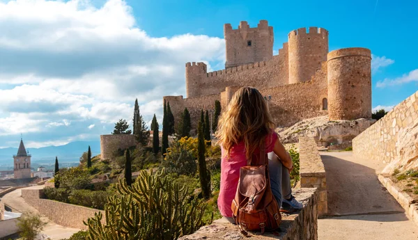 Mujer Que Admira Castillo Atalaya Costa Blanca Provincia Alicante España — Foto de Stock