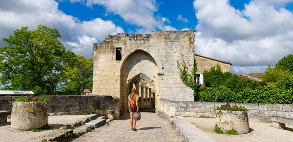 在法国的女游客 吉隆德 新阿基坦 Blaye城堡 — 图库照片