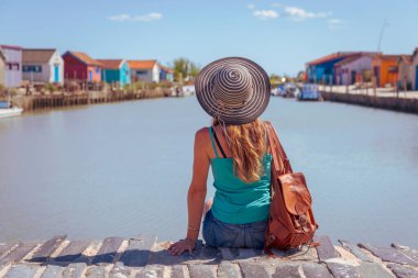 Oleron adasındaki renkli evler. Seyahat yeri, yaz tatili, Fransa 'da turizm.