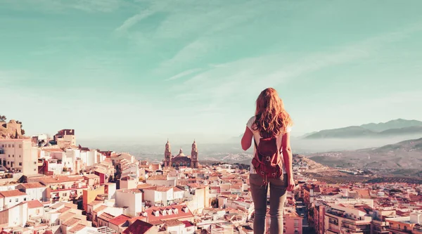 Kobieta Turystka Stojąca Patrząc Katedrę Jaen Punktu Widzenia Andaluzji Hiszpanii — Zdjęcie stockowe