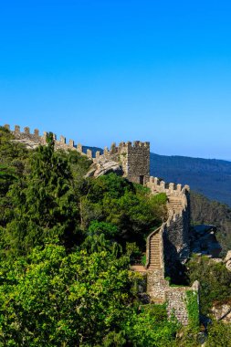 Sintra'daki Mağribi Kalesi ve Pena Sarayı, Portekiz.