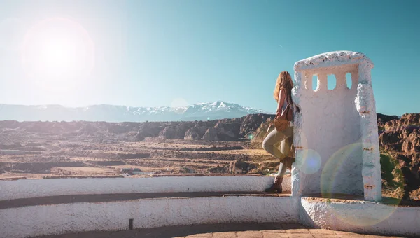 Mulher Turista Viajando Espanha Província Granada Sierra Nevada View — Fotografia de Stock