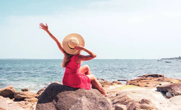 Woman Red Dress Enjoying Sea View Summer Vacation Freedom Travel — Stock Photo, Image