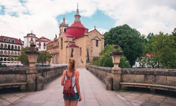 Touristin Besucht Stadt Amarante Kloster Sao Goncalo Portugal — Stockfoto